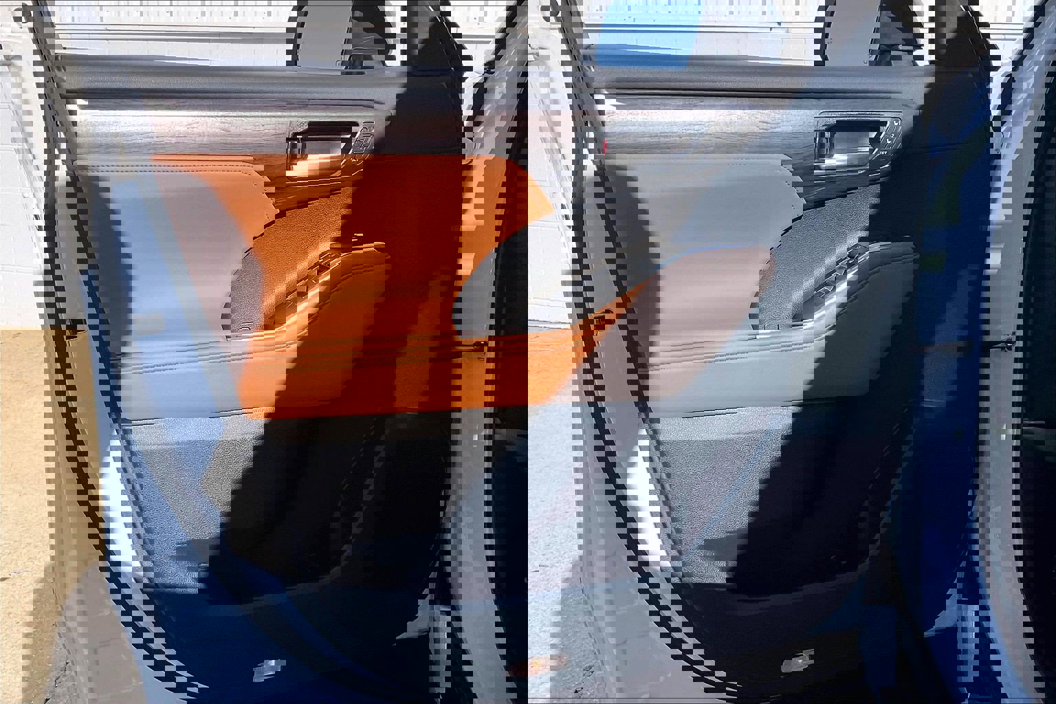 Used 2024 Toyota Highlander Platinum image 28