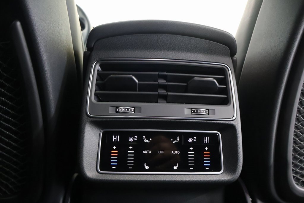 Certified 2025 Audi Q8 Prestige image 25