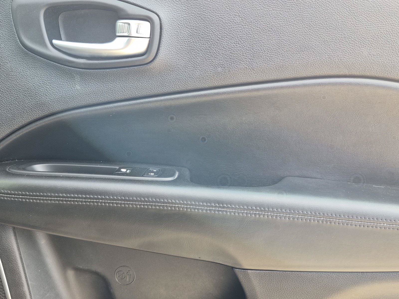 Used 2019 Jeep Compass Latitude FWD image 11