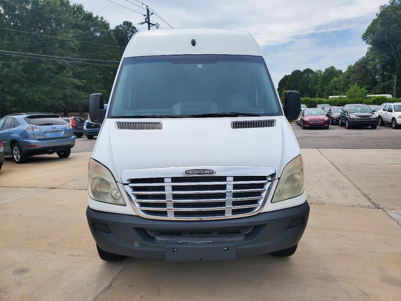 Used 2012 Freightliner Sprinter 2500 RWD image 2