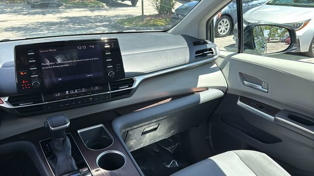 Certified 2022 Toyota Sienna XLE image 15