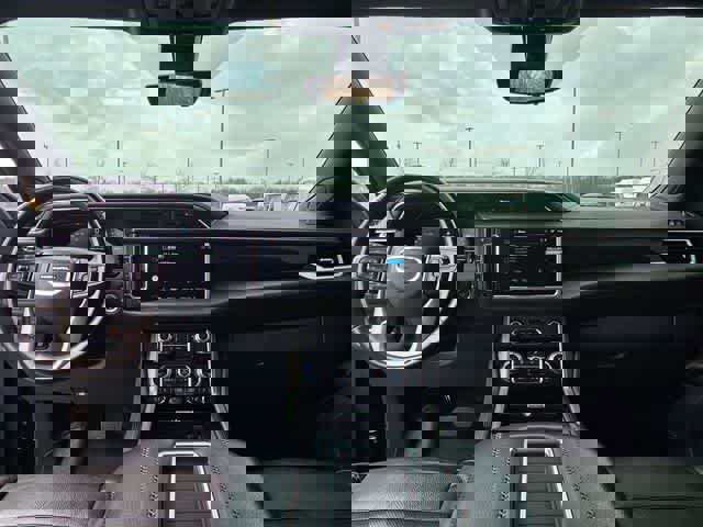 Used 2022 GMC Yukon XL Denali w/ Denali Premium Package image 19