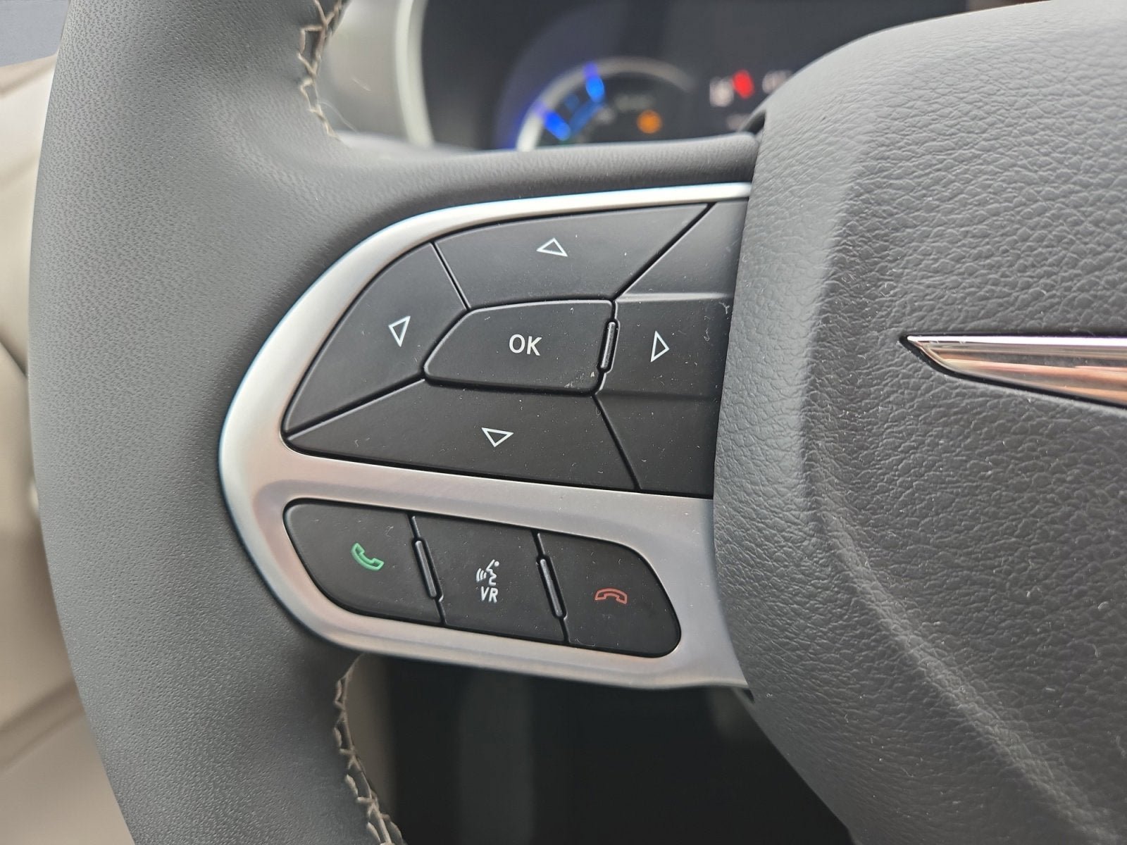 Used 2023 Chrysler Pacifica Touring-L FWD image 14