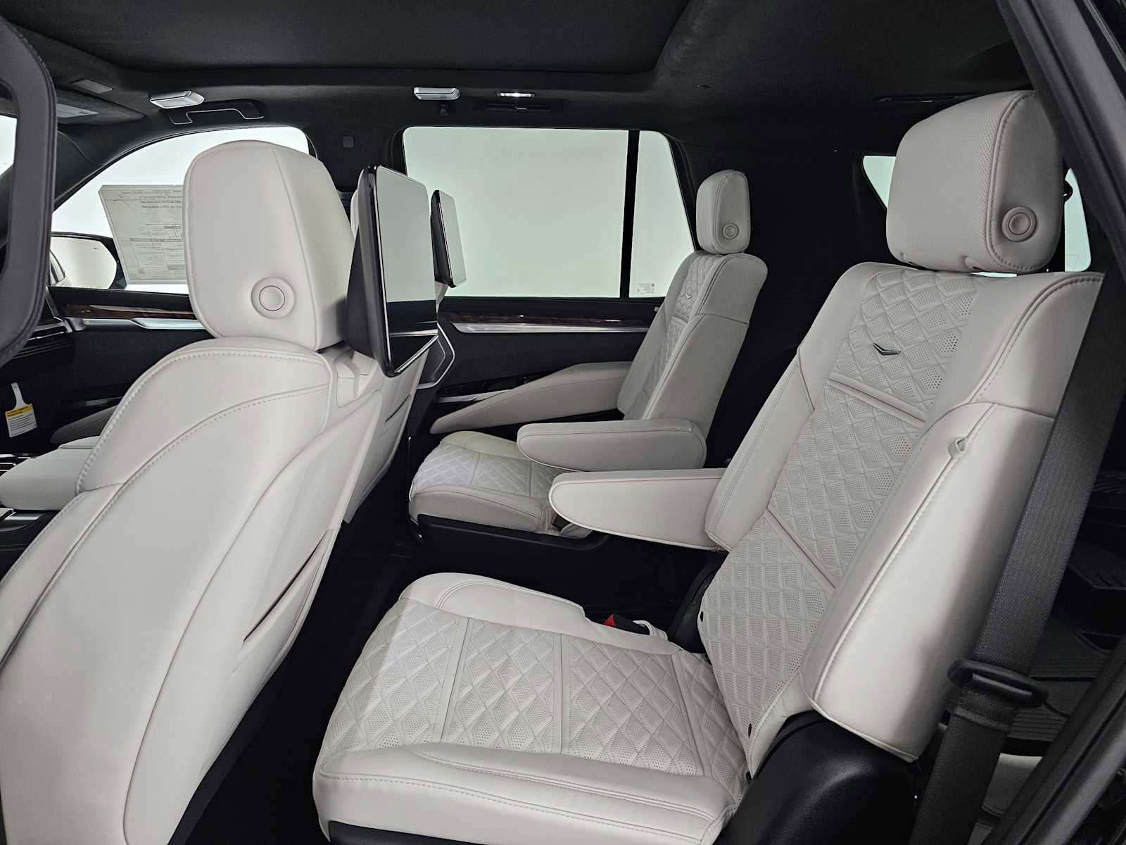 New 2026 Cadillac Escalade Platinum Luxury w/ LPO, Radiant Package AWD/4WD image 19