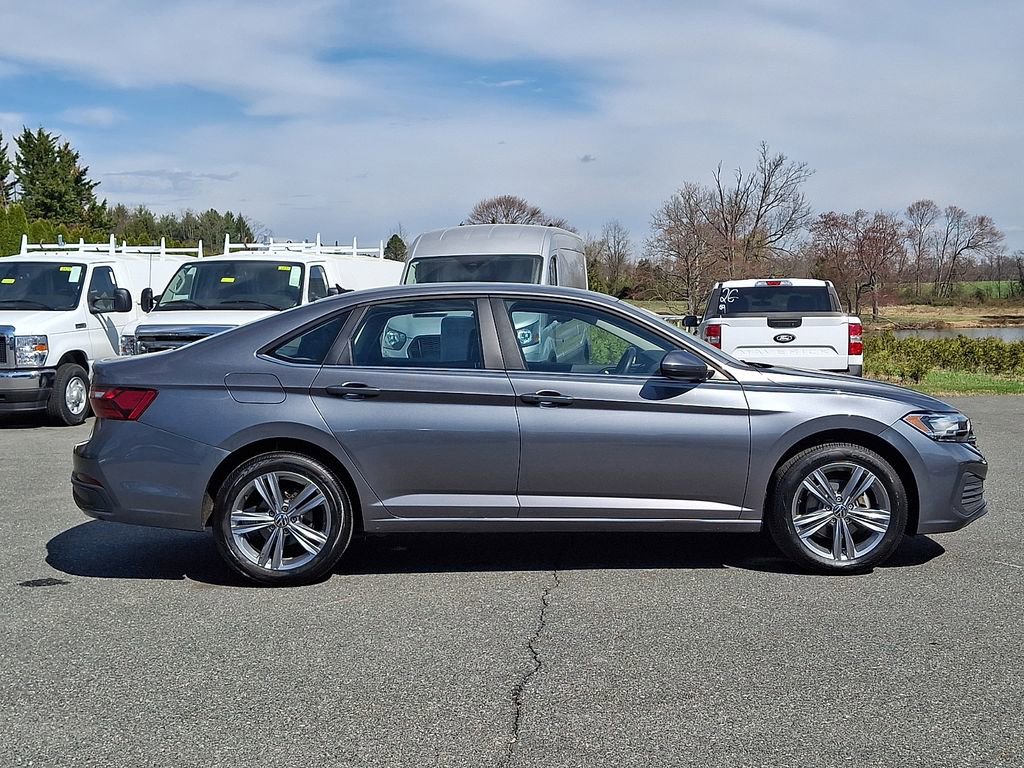 Used 2024 Volkswagen Jetta SE image 7