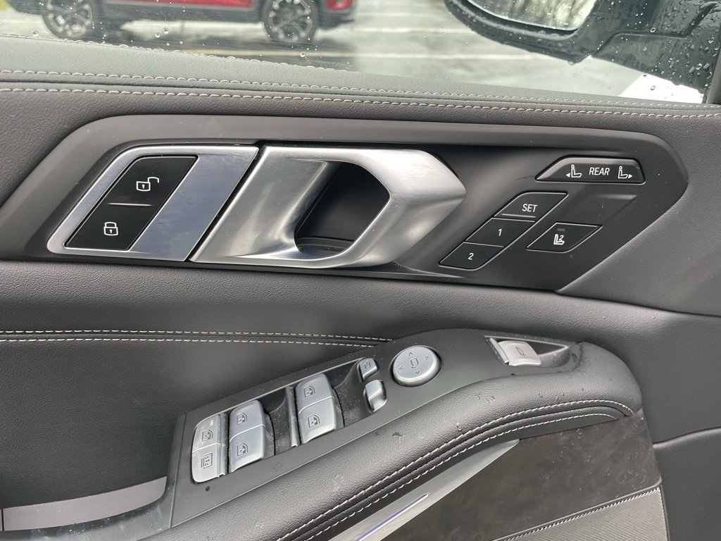 Used 2025 BMW X7 xDrive40i w/ M Sport Package image 42