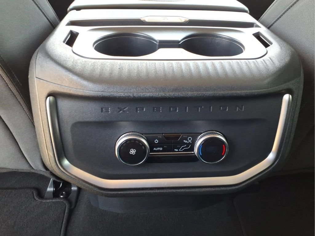 Used 2025 Ford Expedition Active RWD image 14