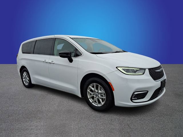 Used 2024 Chrysler Pacifica Touring-L image 3