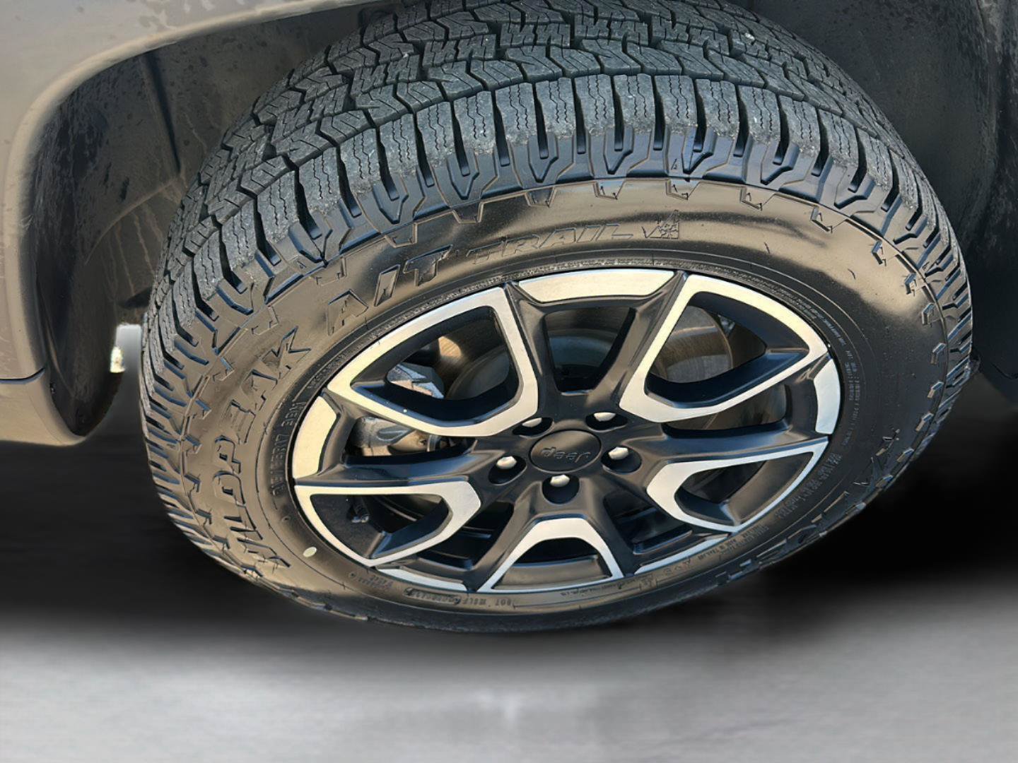 Used 2024 Jeep Compass Trailhawk AWD/4WD image 13