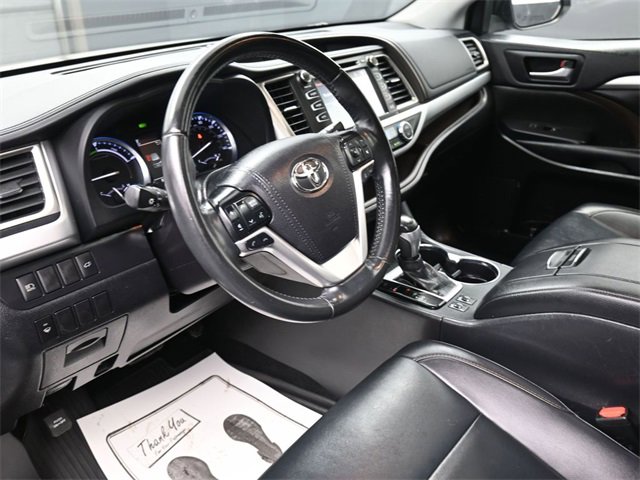 Used 2019 Toyota Highlander XLE image 14