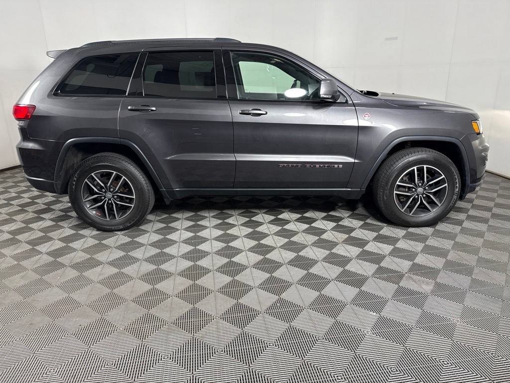 Used 2017 Jeep Grand Cherokee Trailhawk w/ Trailhawk Luxury Group AWD/4WD image 12