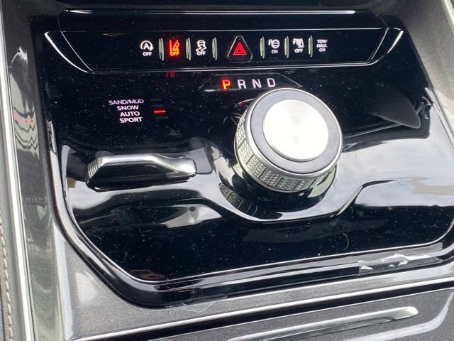 New 2024 Jeep Wagoneer L 4WD w/ Convenience Group I image 24