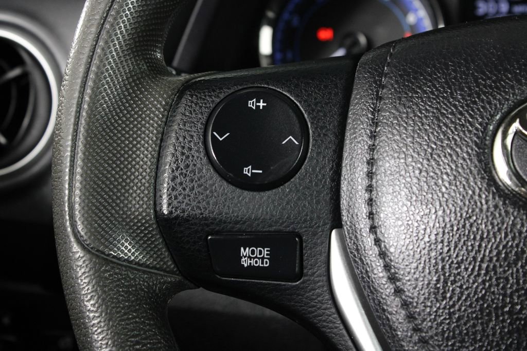 Used 2019 Toyota Corolla LE FWD image 25