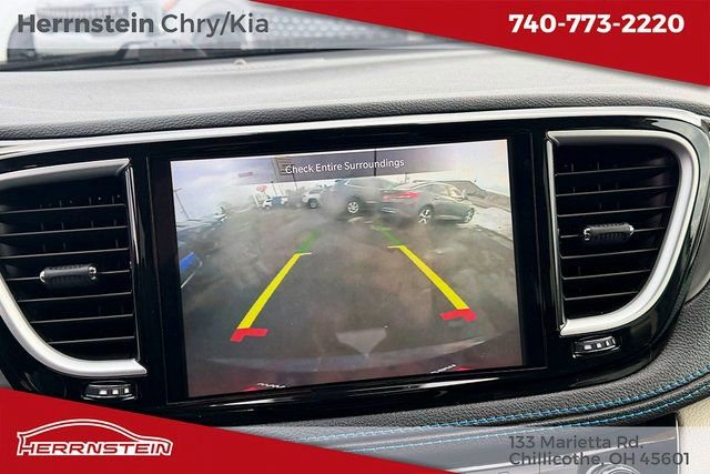 Used 2021 Chrysler Pacifica Touring-L image 20