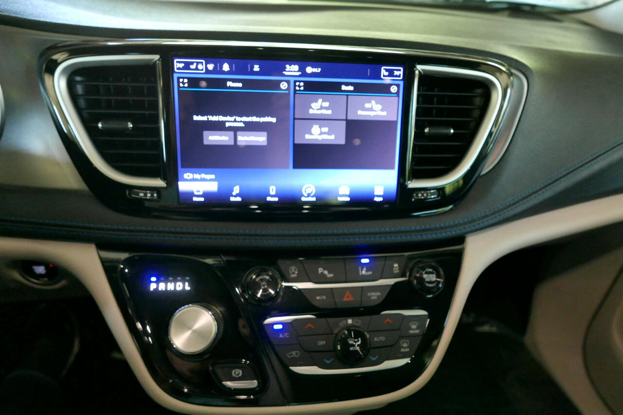 Used 2021 Chrysler Pacifica Touring-L image 16