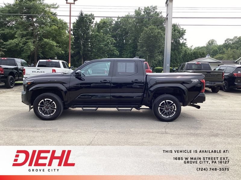 Used 2024 Toyota Tacoma TRD Sport AWD/4WD image 4