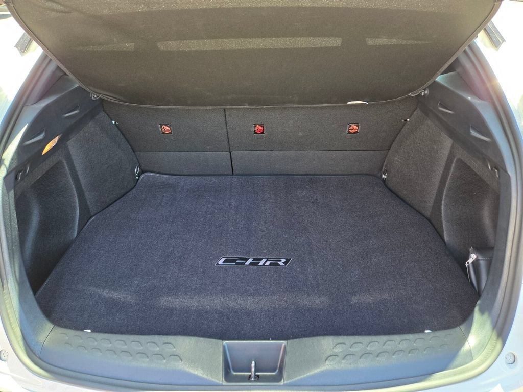 Used 2021 Toyota C-HR LE FWD image 16
