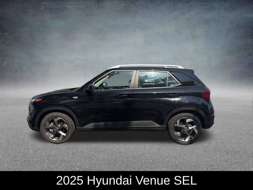 Used 2025 Hyundai Venue SEL FWD image 2