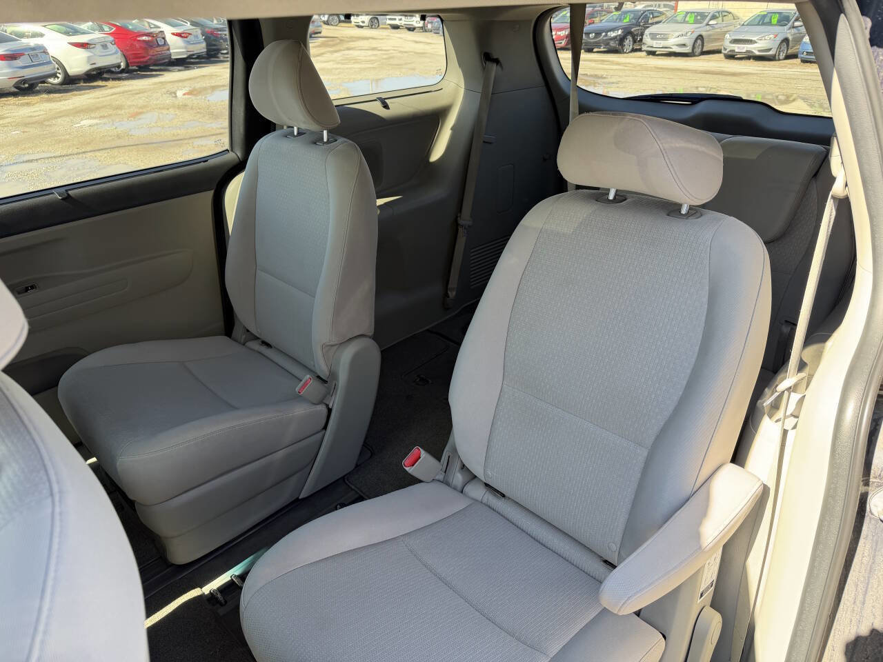 Used 2016 Kia Sedona LX w/ LX Convenience Package FWD image 18