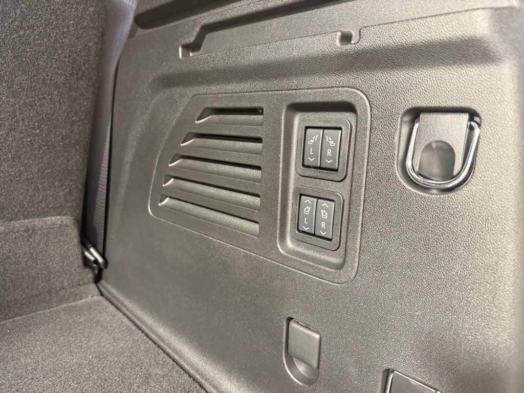 Used 2025 GMC Acadia Denali w/ Super Cruise Package image 12