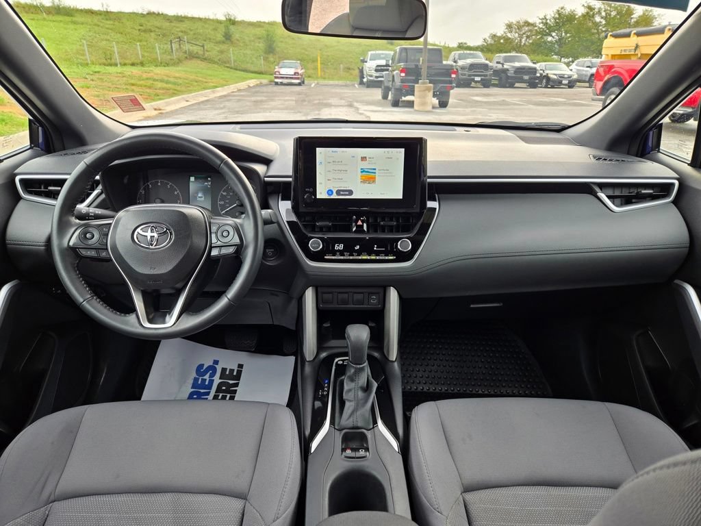 Used 2025 Toyota Corolla Cross AWD Hybrid w/ Moonroof Package image 17