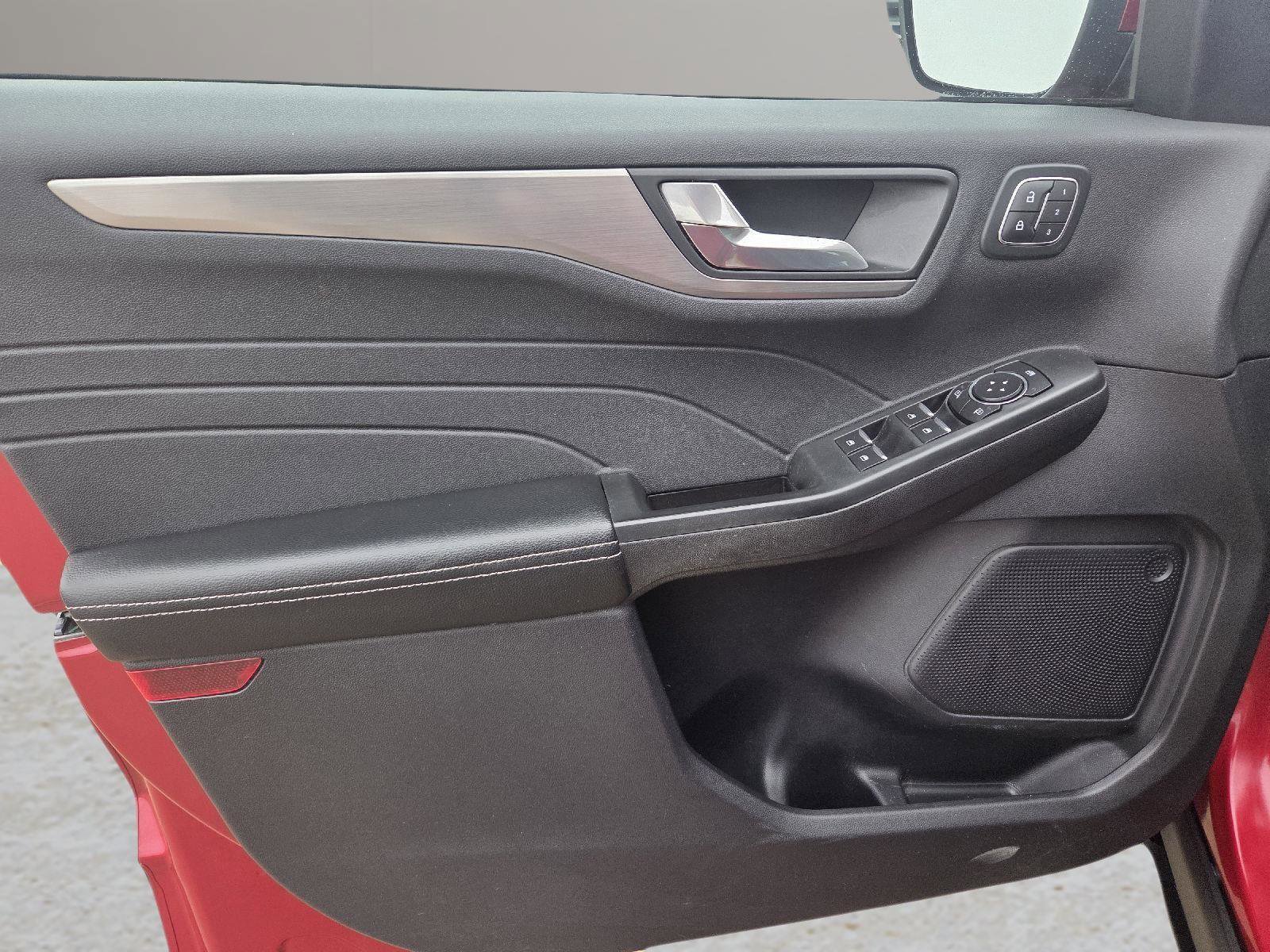 Used 2022 Ford Escape Titanium w/ Class II Trailer Tow Package image 29