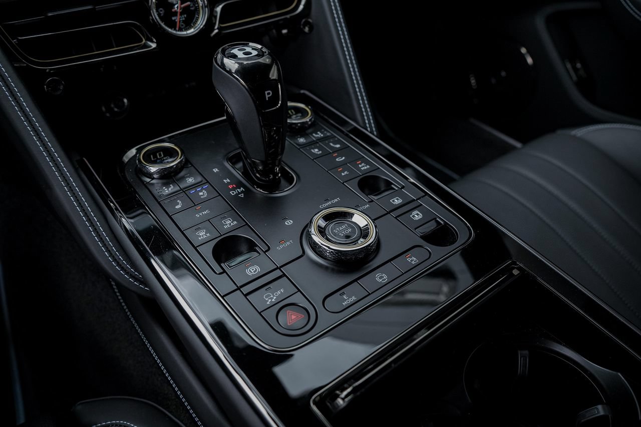 New 2025 Bentley Flying Spur Plug-In Hybrid AWD/4WD image 32