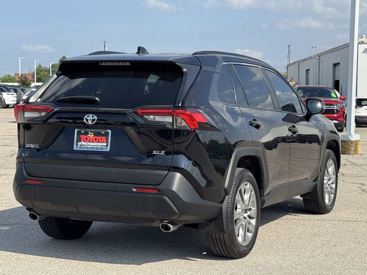 Used 2025 Toyota RAV4 XLE Premium FWD image 4