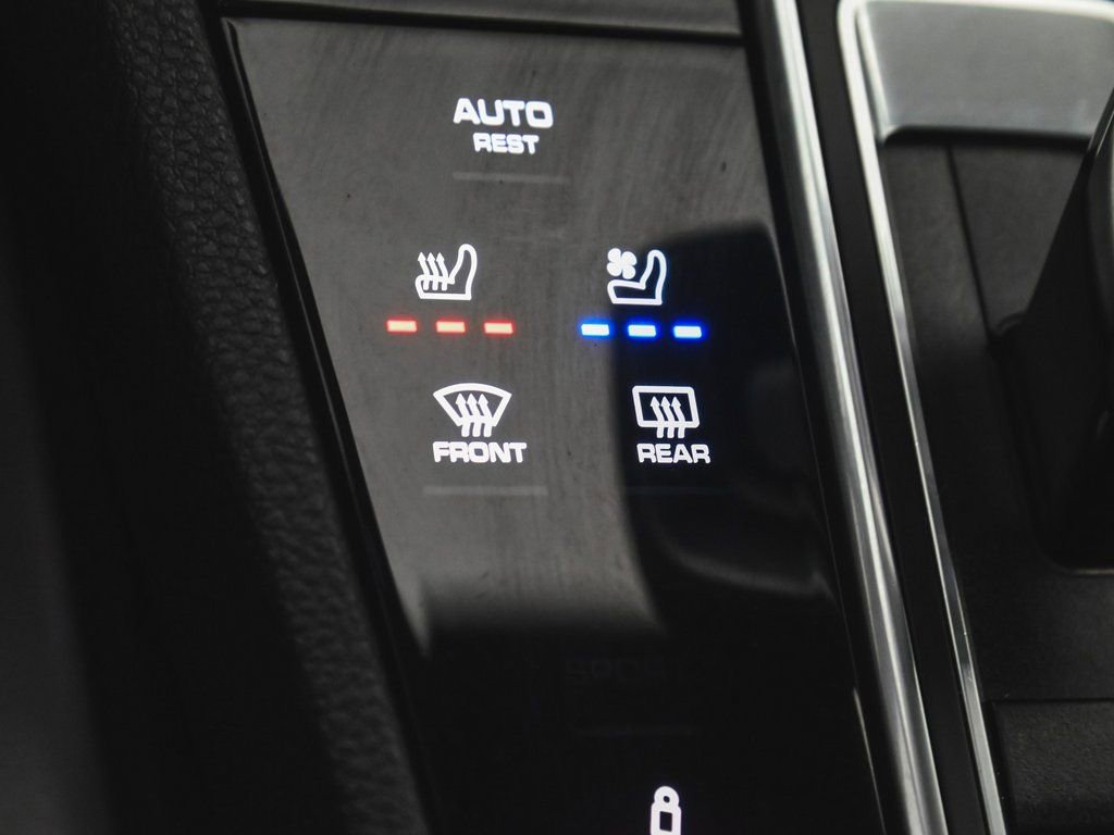 Used 2022 Porsche Cayenne Platinum Edition image 28