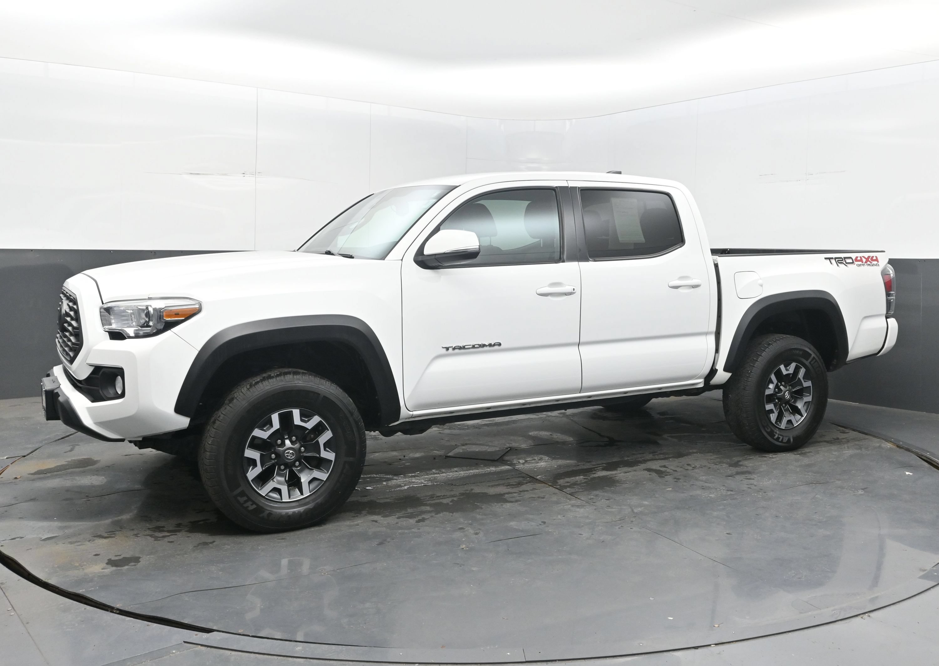 Used 2022 Toyota Tacoma TRD Off-Road w/ Technology Package AWD/4WD image 4
