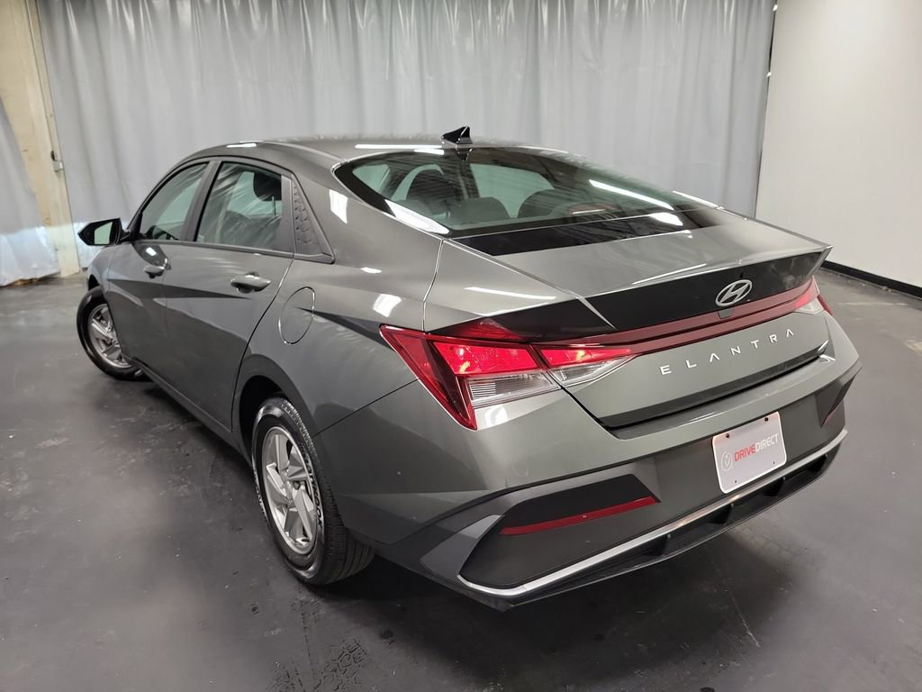Used 2025 Hyundai Elantra SE image 6