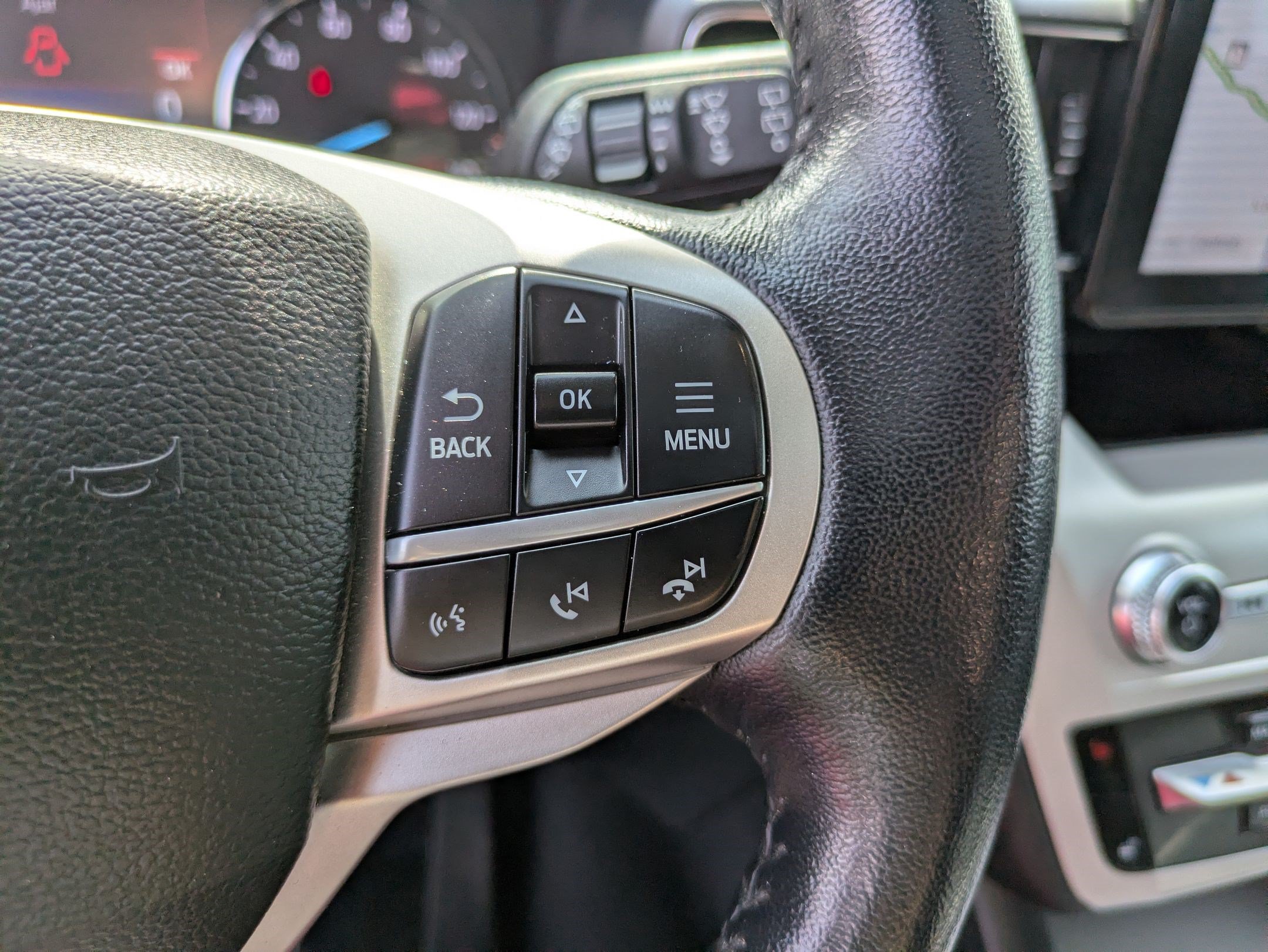 Used 2022 Ford Explorer XLT w/ Equipment Group 202A AWD/4WD image 19