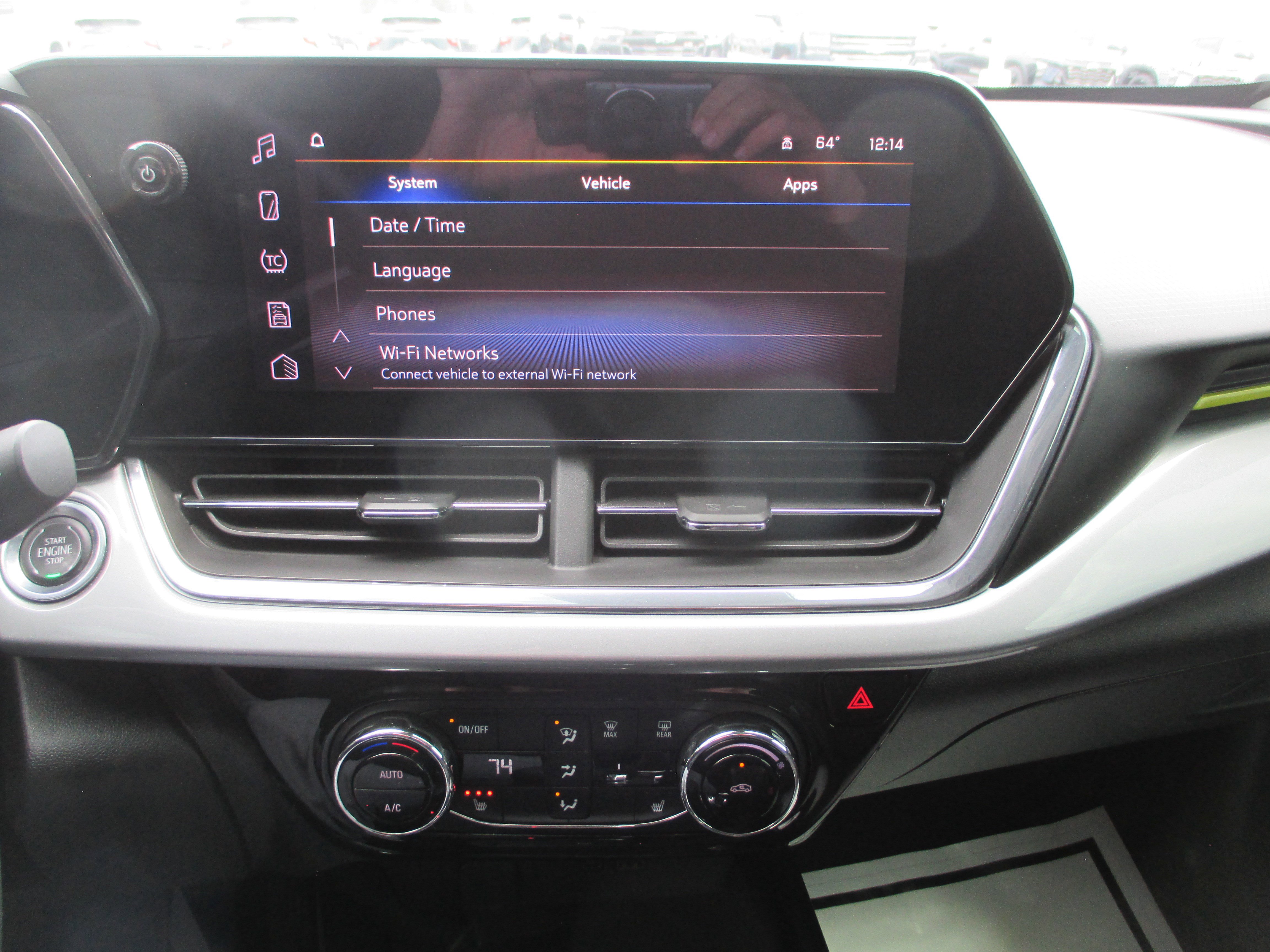 Used 2024 Chevrolet Trax LT w/ Sunroof Package FWD image 14