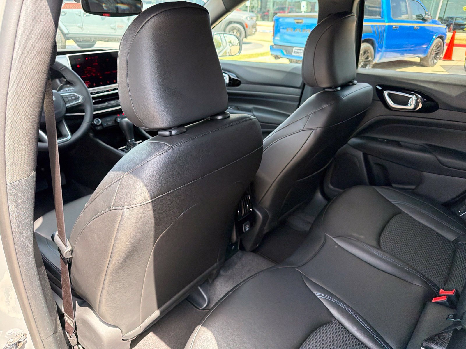 New 2026 Jeep Compass Latitude AWD/4WD image 16