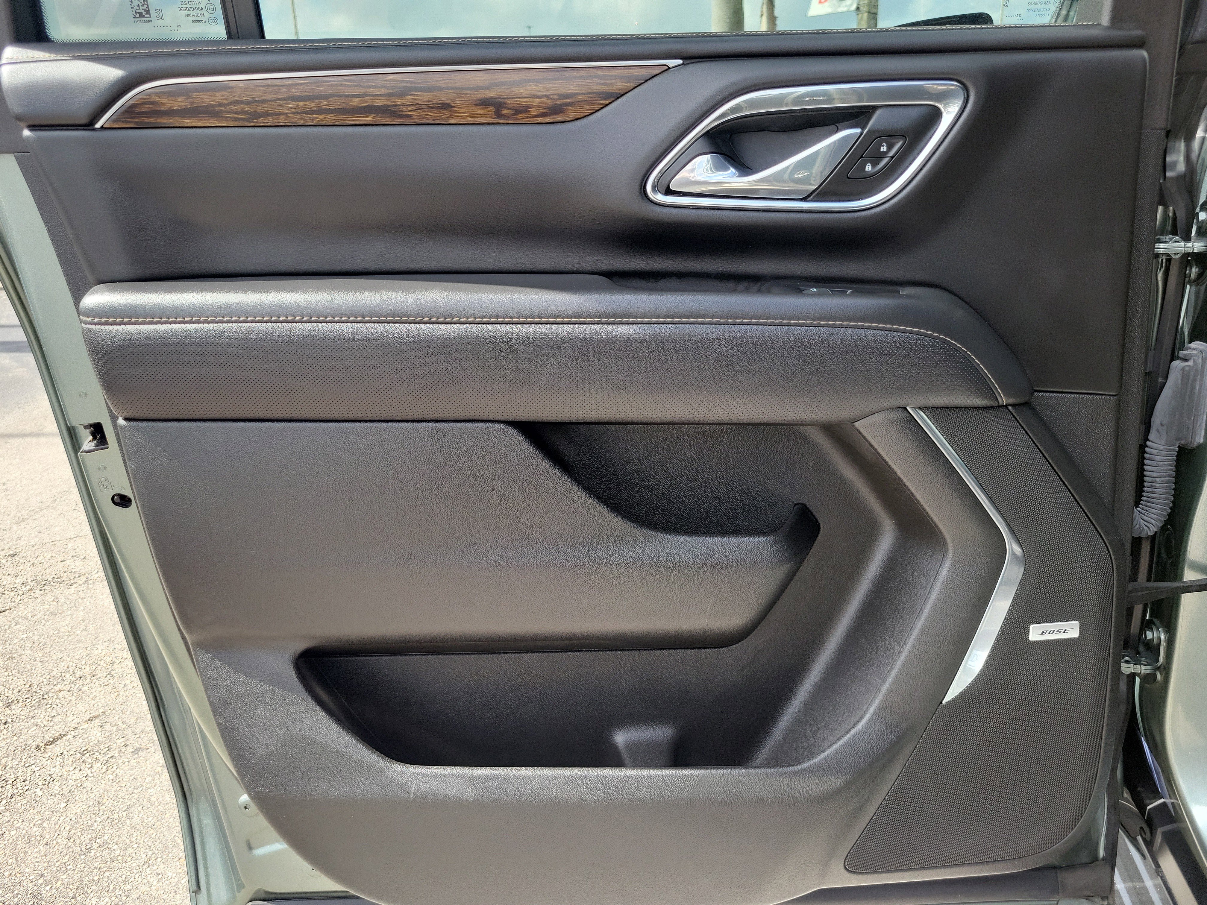 Used 2023 Chevrolet Suburban Premier image 25