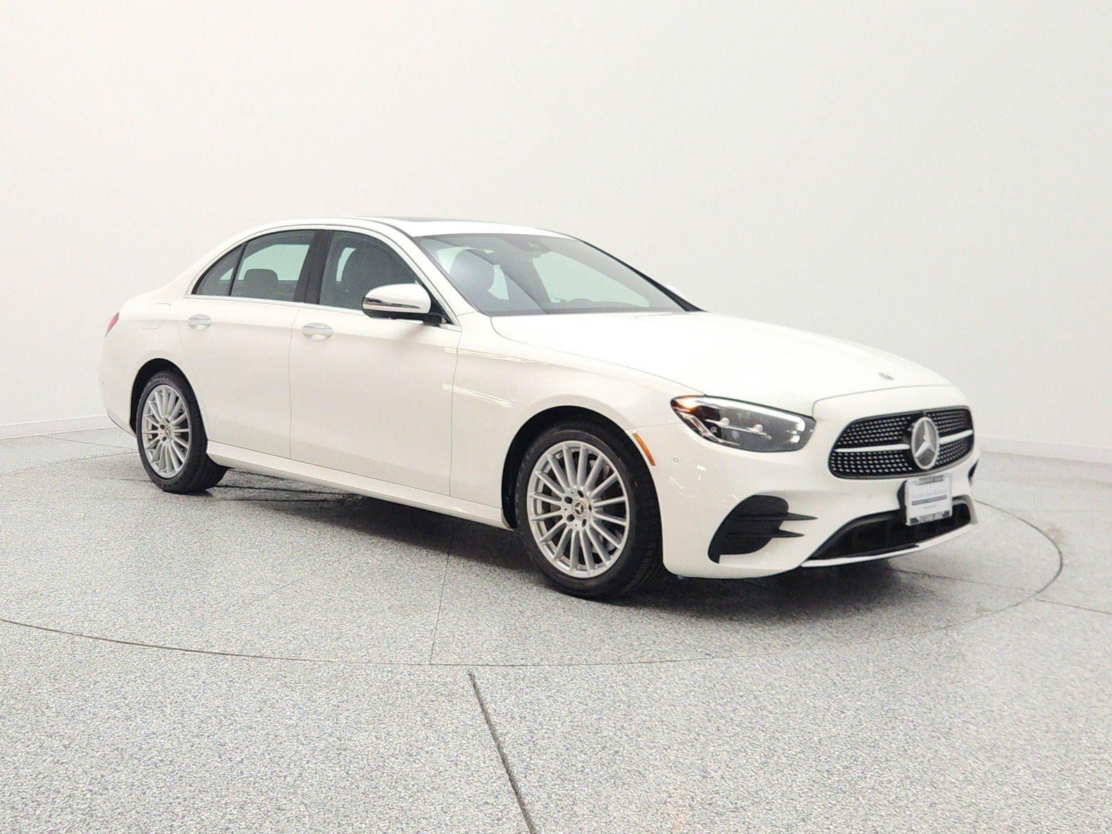 Used 2022 Mercedes-Benz E 350 Sedan image 3