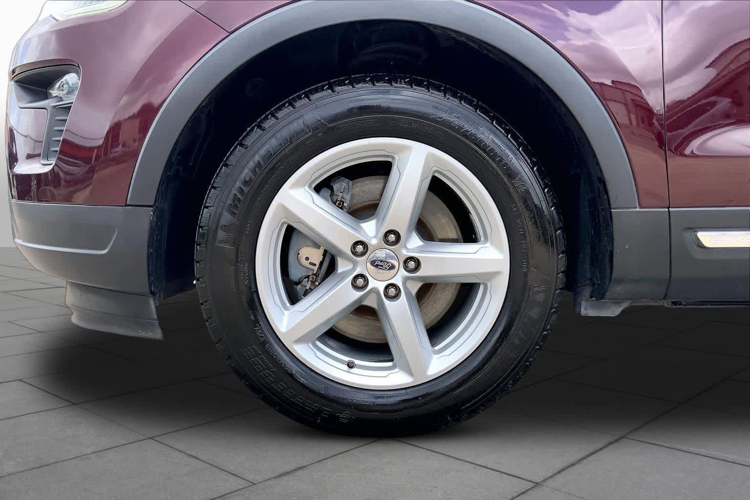 Used 2019 Ford Explorer XLT w/ Equipment Group 201A FWD image 11