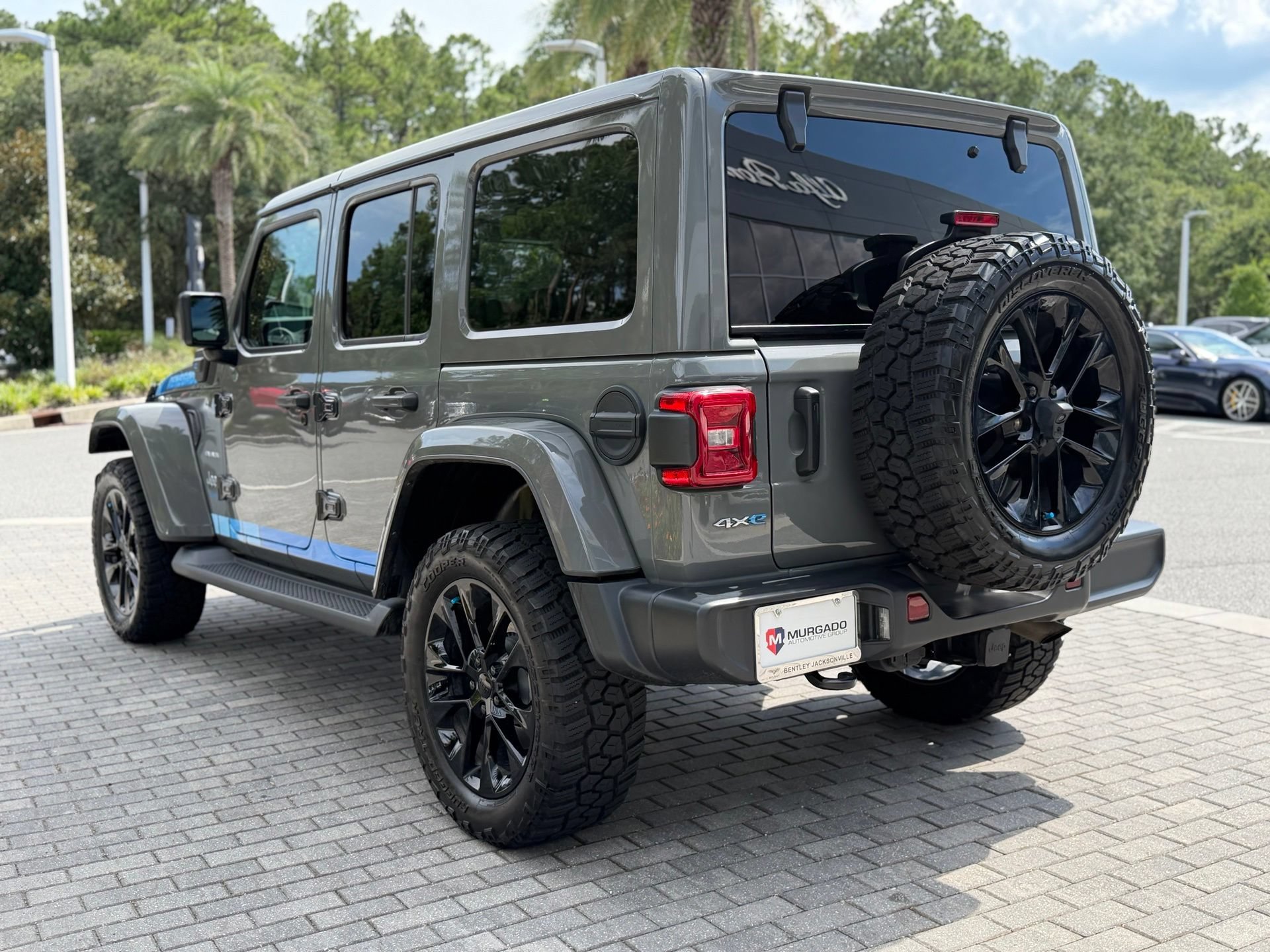 Used 2021 Jeep Wrangler Unlimited Sahara w/ Cold Weather Group AWD/4WD image 15