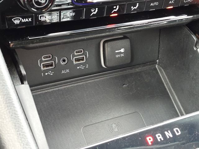Used 2023 Jeep Grand Cherokee Laredo w/ Luxury Tech Group I RWD image 36