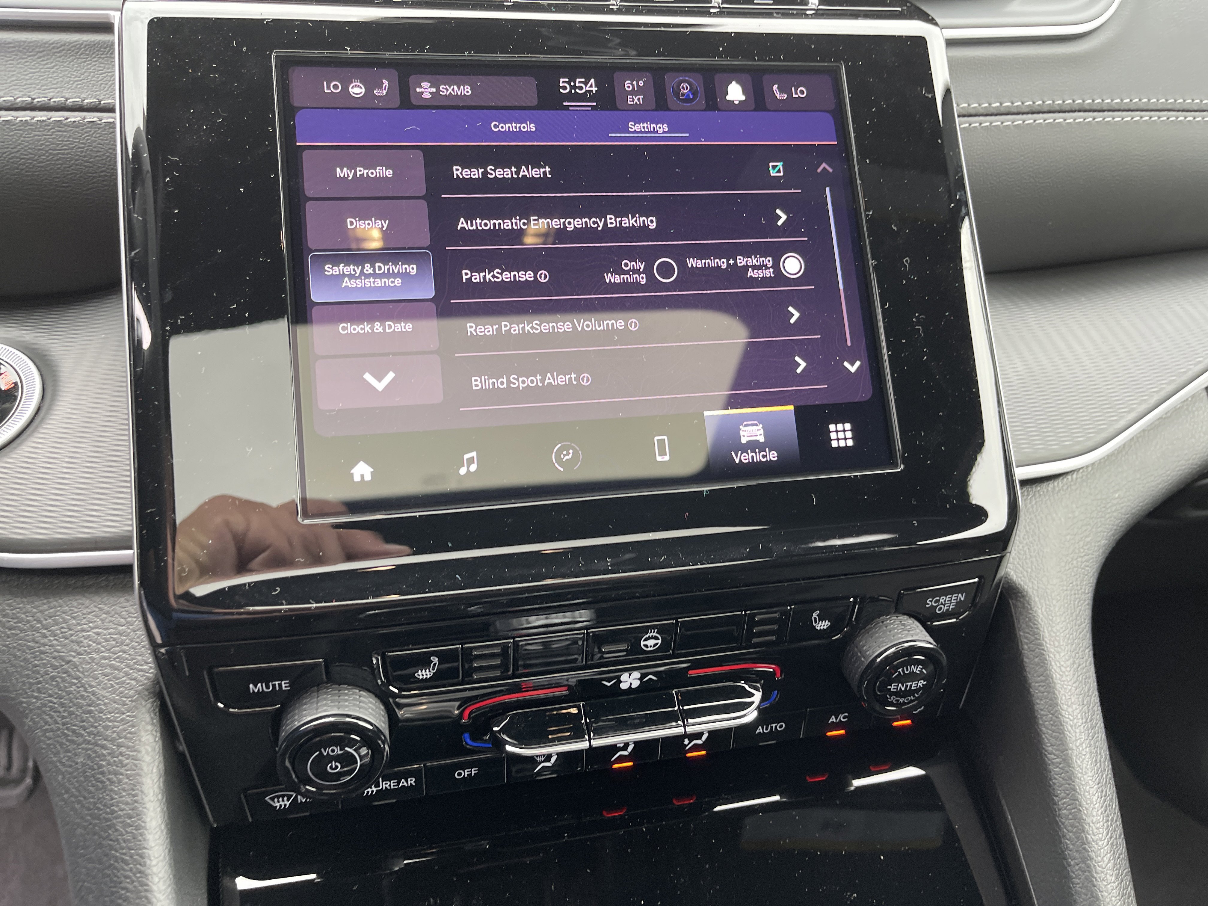 New 2025 Jeep Grand Cherokee L Altitude image 31