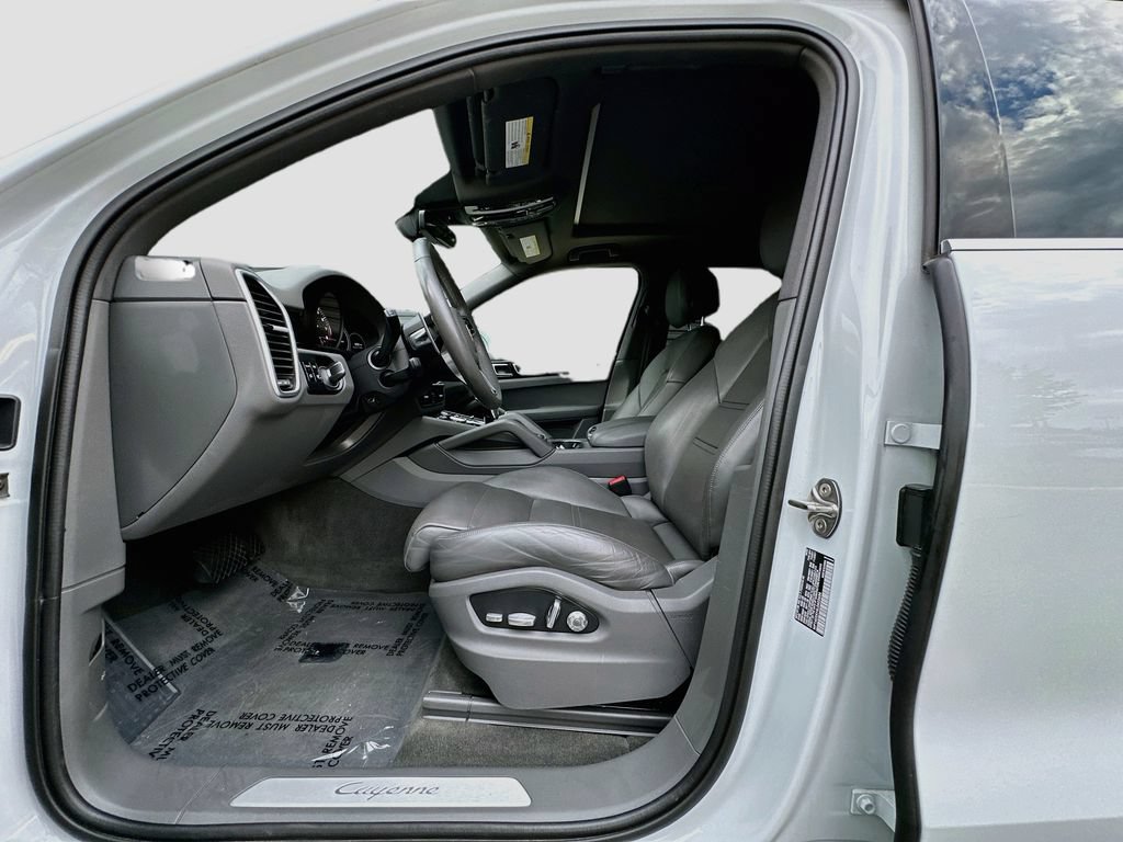 Certified 2020 Porsche Cayenne E-Hybrid AWD/4WD image 5