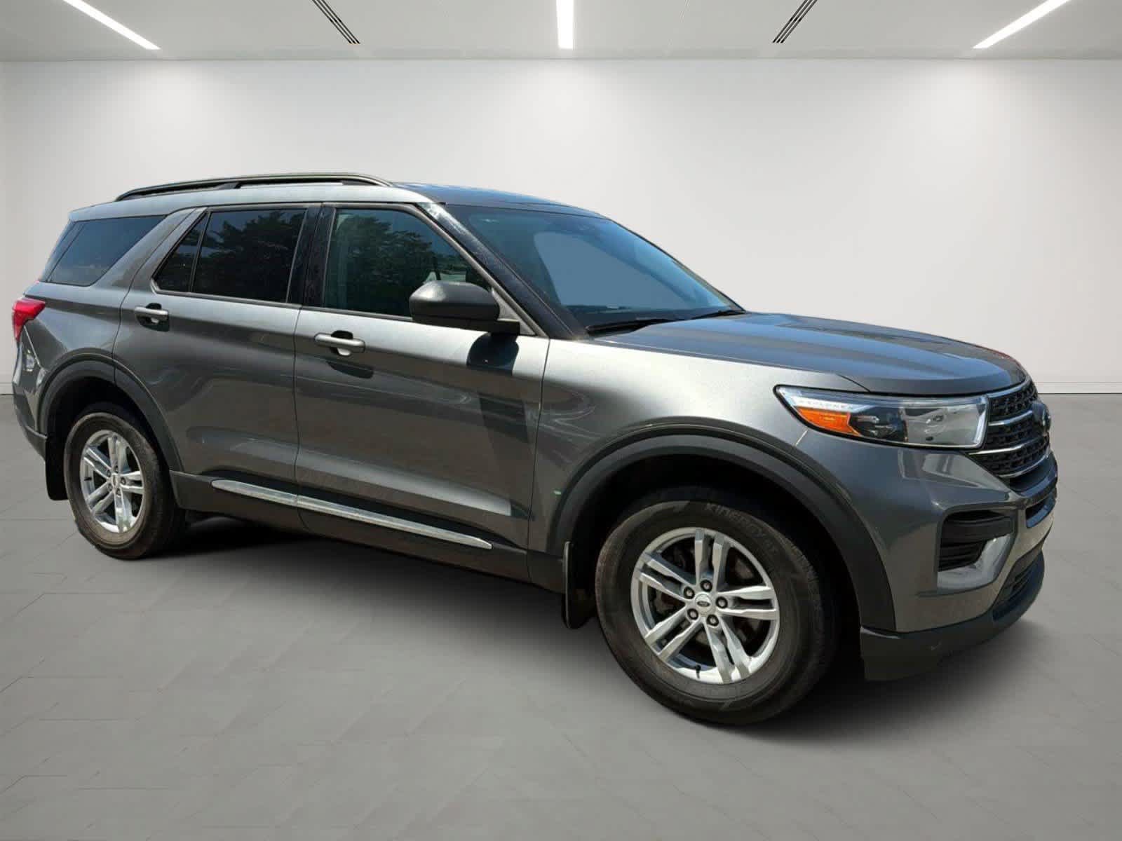 Used 2023 Ford Explorer XLT w/ Class IV Trailer Tow Package AWD/4WD image 5