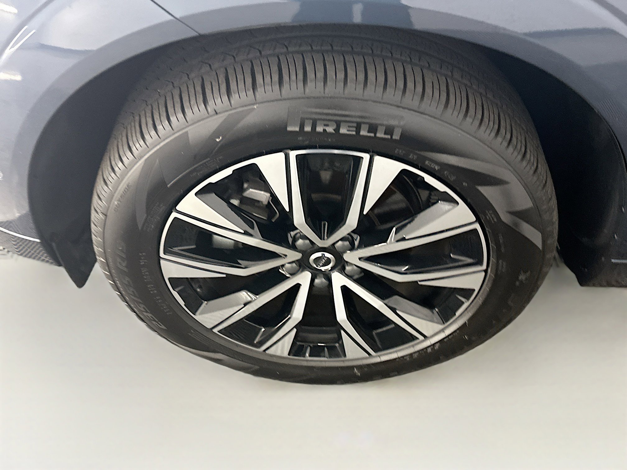 Used 2025 Volvo XC60 B5 Plus image 11