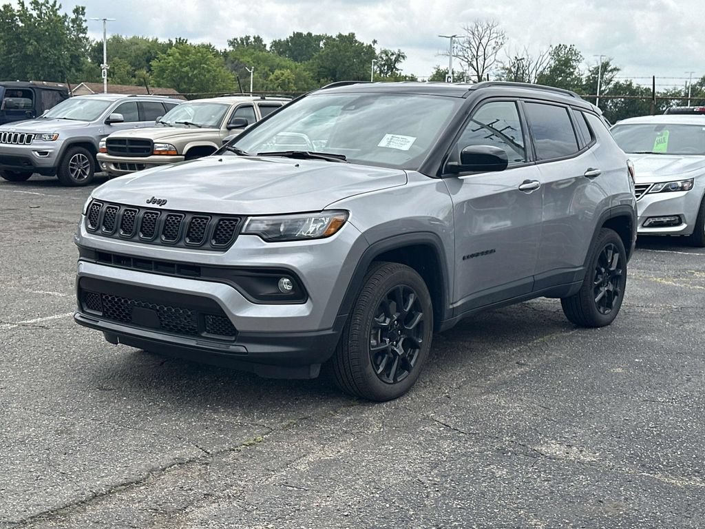 Used 2023 Jeep Compass Latitude w/ Convenience Group AWD/4WD image 7