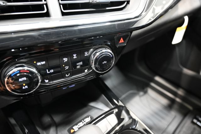 New 2026 Chevrolet Trax ACTIV w/ Sunroof Package FWD image 17