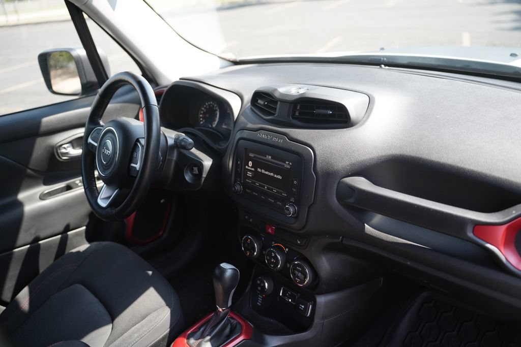 Used 2017 Jeep Renegade Trailhawk AWD/4WD image 15