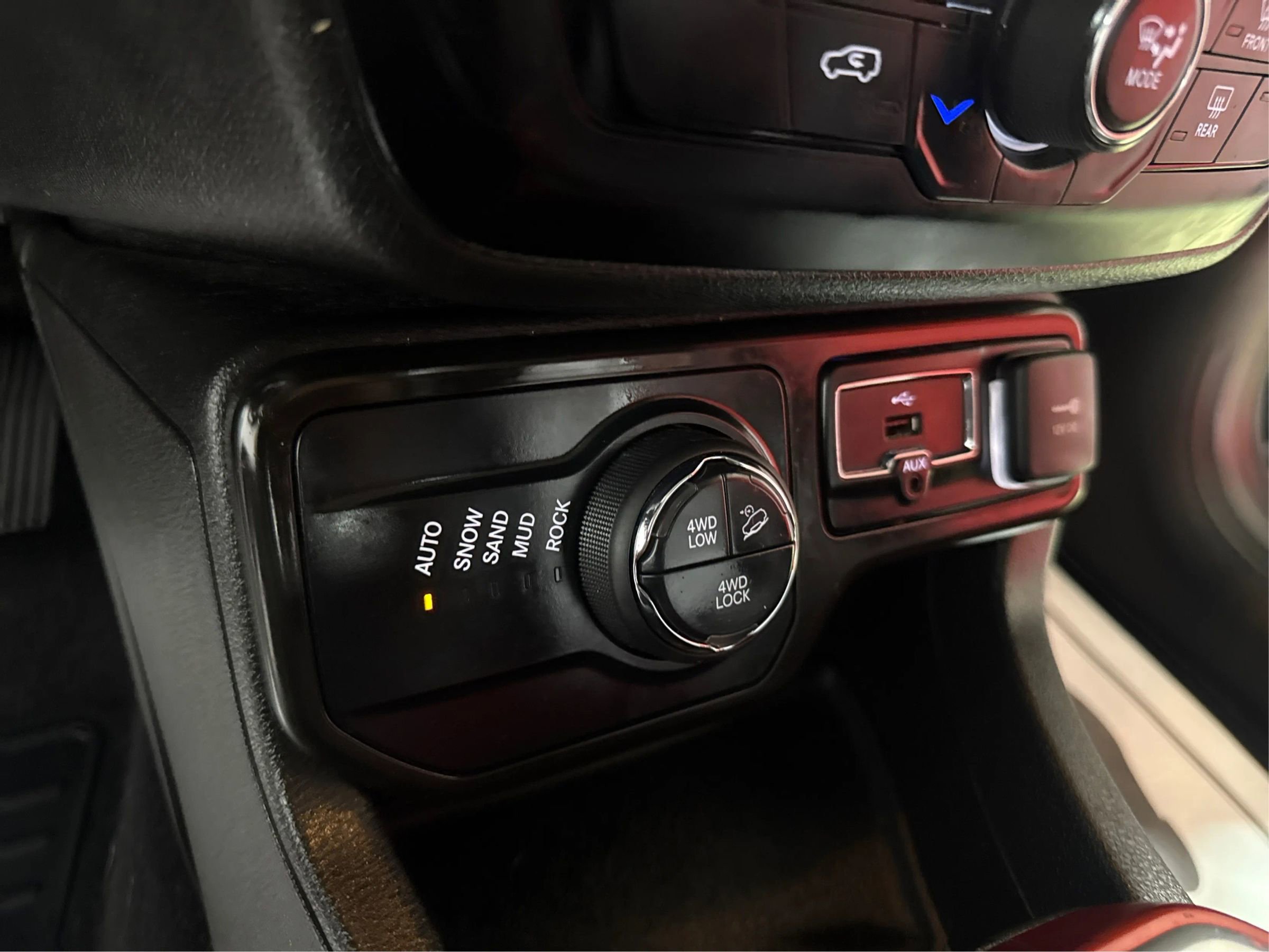 Used 2020 Jeep Renegade Trailhawk w/ Premium Leather Group AWD/4WD image 19