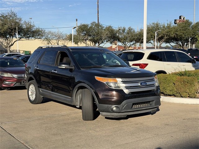 Used 2014 Ford Explorer XLT image 3