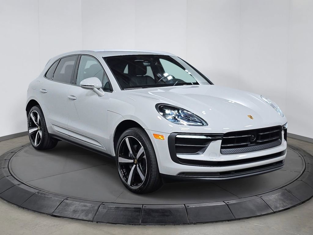 Certified 2026 Porsche Macan AWD/4WD image 9