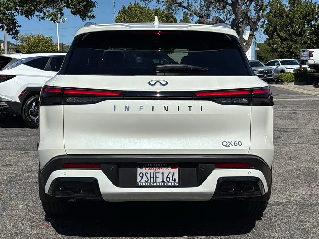Certified 2025 INFINITI QX60 Luxe w/ Vision Package FWD image 4